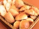 【朝食一例】サクッと香ばしい種類豊富なパン