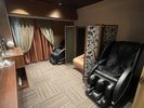 7階女性限定フロアにヒーリングルームがございます。マッサージチェアは無料でご利用いただけます。