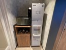 2階ランドリールーム内に製氷機と電子レンジをご用意しております。