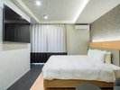 最高級シモンズ製キングベッド