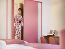 コンセプト和洋室(ピンク)勾玉をコンセプトに、7つの彩からなるローベッドの和洋室。