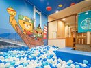 ボールプールには、水軍に扮したみきゃん達と、しまなみの海をイメージした青色ゾーンもあり♪