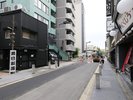 5番出口アクセスC (真っすぐお進みいただくと、左手にホテルがございます)