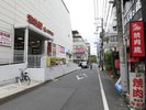6番出口アクセスC (“赤札札”を左手にして真っすぐお進みいただくと、右手にホテルがございます)