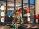 提灯の列が描く幻想、祇園祭の夜に宿る雅な空間