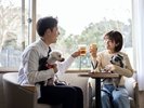 愛犬と一緒に乾杯。くつろぎのラウンジタイム