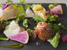【ご夕食イメージ】コース共通 秋メニュー/相模湾近海の鮮魚と三島西麓野菜の菜園仕立て