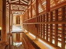 【左の湯】足湯 ※投入堂洞窟風呂へと続く回廊