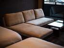 【本館・デラックスツイン】大きなソファで快適にお過ごしいただけます。