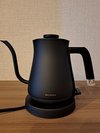 お部屋にはBALMUDAのケトルをご用意しております。
