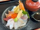 【姉妹店:海鮮市場蒸し釜や】その日に揚がった新鮮な魚を海鮮丼でどうぞ!