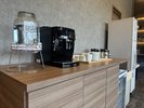 【宿泊者専用ラウンジ】コーヒー、冷水、製氷機をご用意しております。