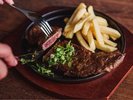 【オアシスラウンジ/1階】ジューシーなステーキをどうぞ(イメージ)