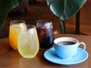 【オアシスラウンジ/1階】コーヒーやソフトドリンクでティータイムを(イメージ)