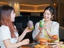 【オアシスラウンジ/1階】カフェ感覚で楽しめる、カジュアルスタイリッシュなシグネチャーカフェ