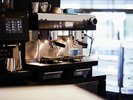 【オアシスラウンジ/1階】挽きたてのコーヒーをお楽しみください