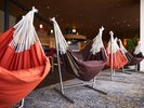 【オアシスラウンジ/1階】ハンモックにゆられてリラックスしたひとときを