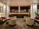 【オアシスラウンジ/1階】カジュアル&スタイリッシュな空間で楽しむ贅沢なカフェタイム