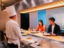 【和食・鉄板焼 登輝/1階】鉄板焼きならではのライブ感をお楽しみください(イメージ)