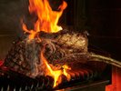 シグネチャーレストランアイアン・ベイの絶妙に焼き上げたお肉