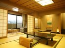 【露天風呂付き|デラックス和室】畳敷きの部屋に、障子から柔らかい光が差し込みます。
