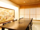 【お食事処|花散歩】落ち着いた雰囲気の完全個室で、周囲を気にせず贅沢なひとときを。