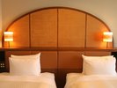 【寝具】マットレスは高反発マットレスのライトウェーブを採用。旅の疲れをいやします