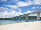 .瀬底島まで車で35分