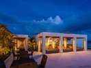 【共用プール&プールサイドバー】