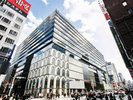 �yGINZA SIX�z����G���A�ő�̕������Ǝ{�݁B200�ȏ�̗l�X�ȓX�܂��W�����Ă��܂��B 