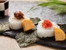 海苔は有明産を使用。焼きたての出汁巻をご提供いたします。