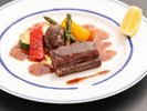 料理長渾身の特製ソースで味わう国産牛サーロインステーキ
