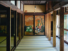 【泰勝寺】熊本藩主細川家墓所「四つ御廟」や美しい苔園、復元された茶室「仰松軒」などがあります。