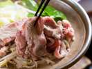 【和洋70品ビュッフェ】豚肉の陶板焼。人気の定番メニューです。