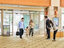 フロントでお出迎え「いらっしゃいませ」