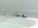 光をたっぷりと取り入れて バスタブに浸かる 炭酸水またはスパークリングワインを用意して 旅を楽しむ