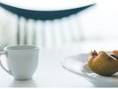 旅のために用意した服に着替える これから夕食に出かける 外は沖縄の風が吹いている