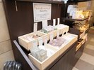 お部屋のバスルームに無いアメニティはこちらからお取りくださいませ
