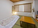 ★寝ころべるしあわせ☆落ち着いた和の空間で、足を伸ばしてのんびり・ほっこり♪6畳和室、バストイレ付。