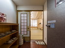 ★友達同士やご家族との思い出づくりに!皆でワイワイ♪広〜い和室に水入らずでざこ寝。バストイレ付!