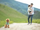 わが子(愛犬)と敷地内をお散歩。メインの道路はワンちゃんに優しい真砂土を使用しているので安心です。