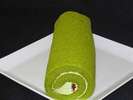 グリーンが鮮やかな抹茶のロールケーキ