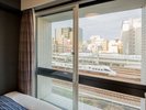 客室からの眺望(例)電車ファン必見!様々な電車が目の前を通り過ぎます。