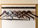 【備品】お部屋にはご滞在に便利なアイテムを備え付けております。