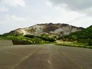 【恵山】夏の緑と岩肌のコントラスト。堂々とそびえ立つ恵山の姿を堪能してください。