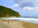 【銚子サーフビーチ】活火山・恵山を背に波に乗る!道南屈指のサーフスポットで、極上の波体験を楽しんで。