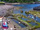 【水無海浜温泉】徒歩7分。恵山火山の恵みの温泉。夏は海水浴を楽しむ多くの家族連れで賑わいます。