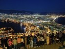 【函館山からの眺望】お車約75分。北海道の三大夜景、世界の三大夜景にも名を連ねる函館山からの眺望です。