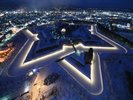 【五稜郭公園】雪景色にライトアップが映える冬の五稜郭。くっきりと浮かび上がる星形の夜景は圧巻です。