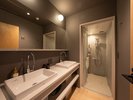 【1室限定】【グループルーム】 最大6名様でのご宿泊が可能な広々フォースルームです。シャワー・トイレ付